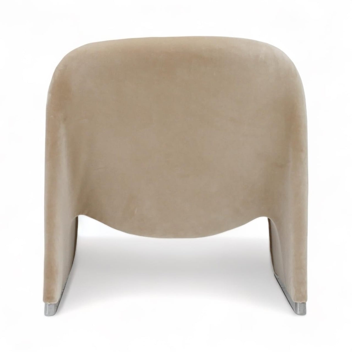 Alky Armchair - Giancarlo Piretti-inspired chair with a foam-padded shell and aluminium feet