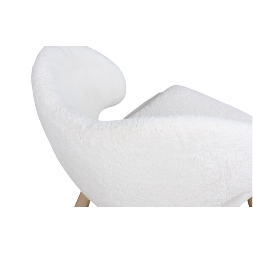Pelican Chair - smooth curves and fine seams