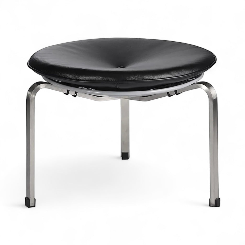 PK33 Stool - Poul Kjærholm-inspired three-legged stool