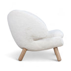 Pelican Chair - rounded, enveloping shell